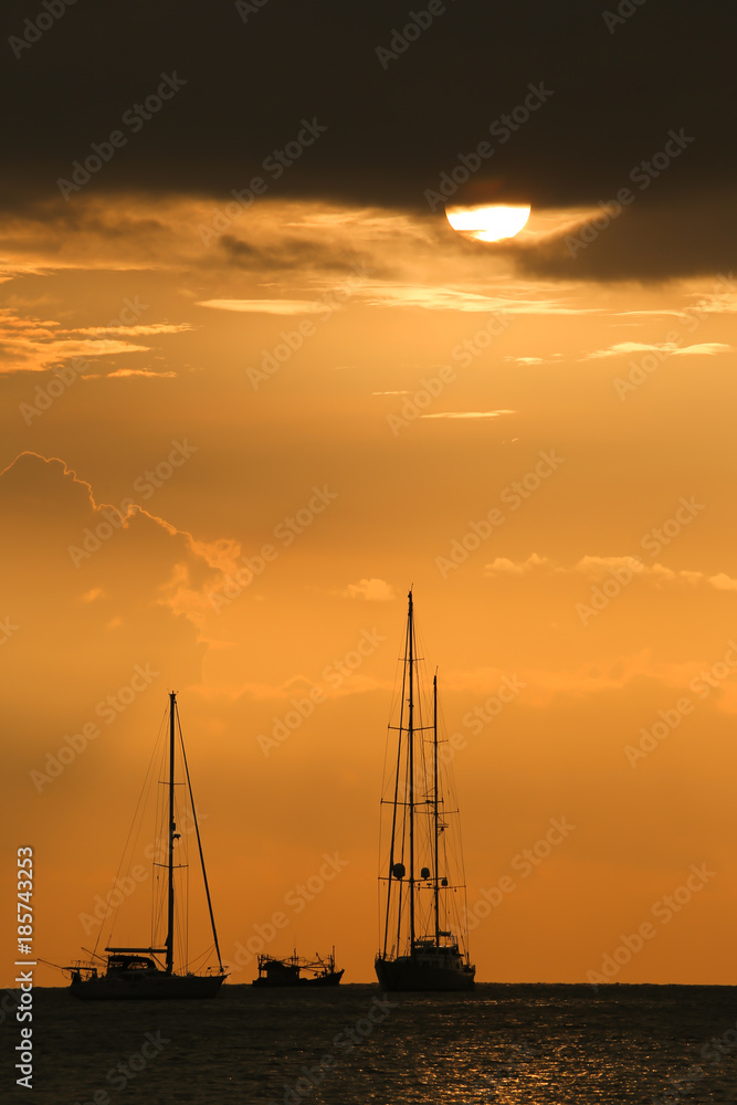 Fototapeta premium Silhouette of the boat sunset moment