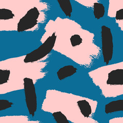 Handdoek met foto Graffiti patronen Roze zwarte penseelstreken blauwe achtergrond  © Anne Punch