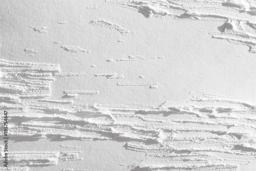 Obraz premium White background with a paint texture. Wall with a pattern of strips of plaster.