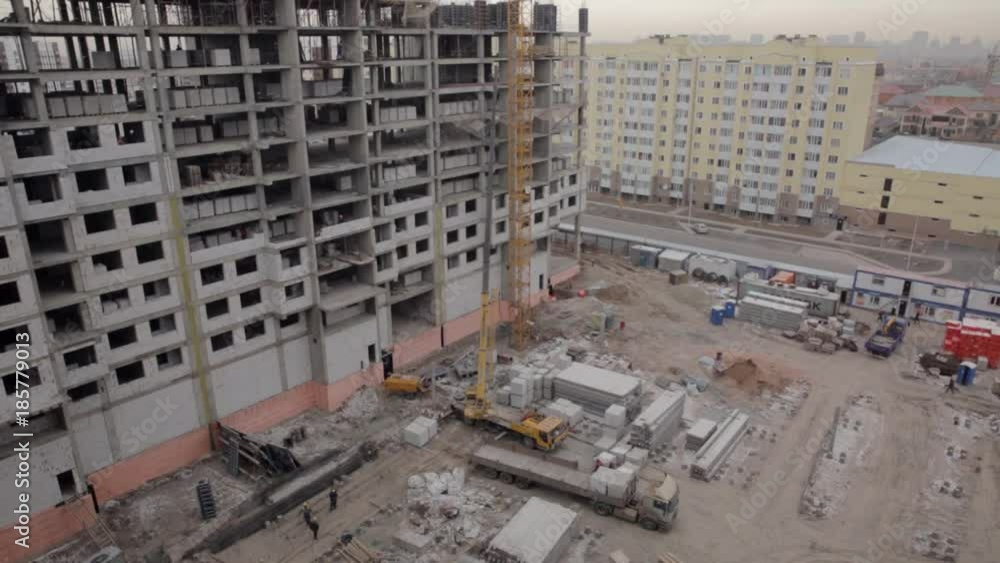 Building of the building in winter