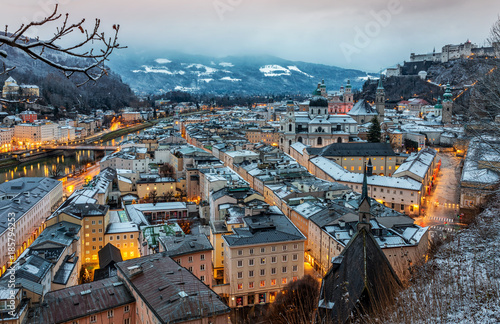 Die Altstadt von Salzburg, Österreich, am frühen, winterlichen Morgen