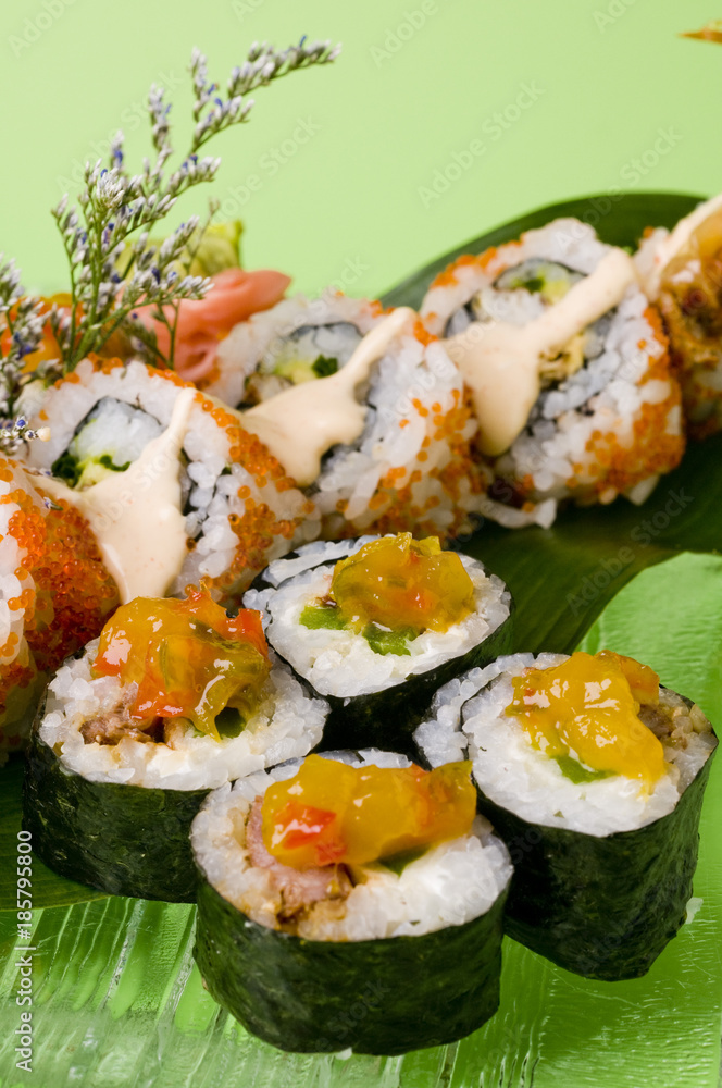 (urowaki) Soft shell crab con guy uramaki