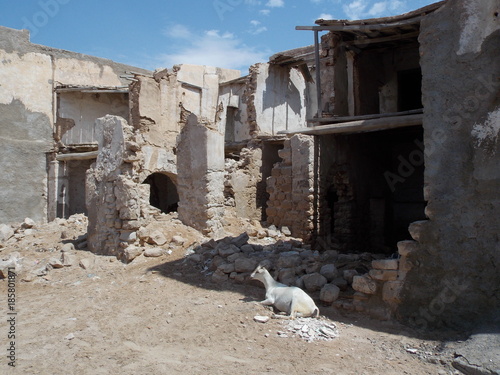 The picture shows the ruins in a town in Somalia. AFter the war, many buildings had been destroyed, but only few have been reconstructed. 