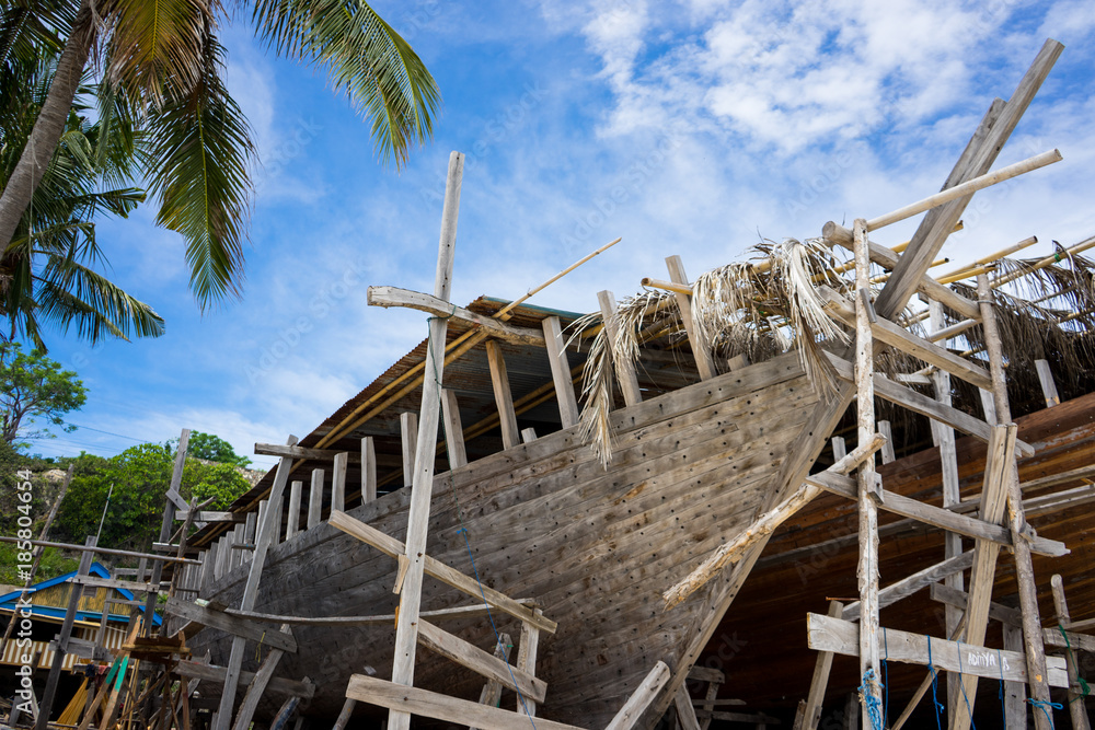 Making traditional phinisi ship from bulukumba sout sulawesi indonesia Making traditional phinisi ship from bulukumba sout sulawesi indonesia