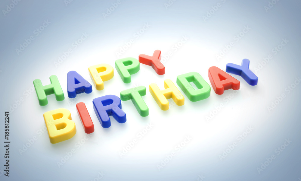Happy Birthday, Magnetbuchstaben, farbiger Hintergrund Happy Birthday, Magnetbuchstaben, farbiger Hintergrund