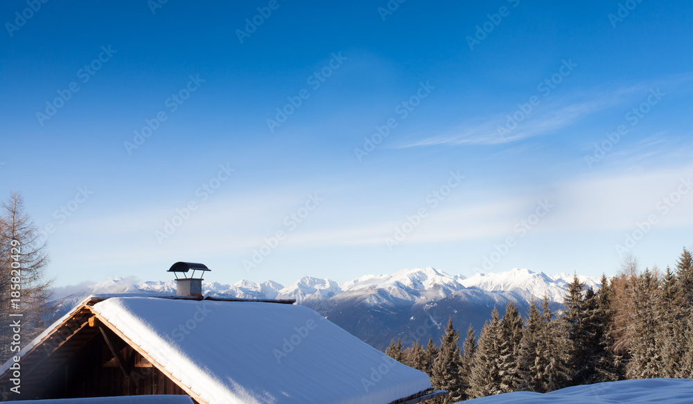 Obraz premium South tirol snow mountains landscape and wood cabin