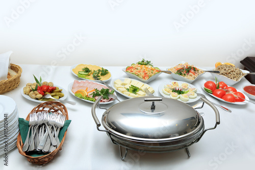 Stół szwedzki, katering w restauracji.