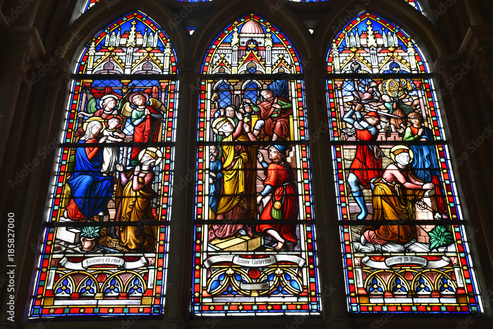 Vitraux de la cathédrale de Senlis, France