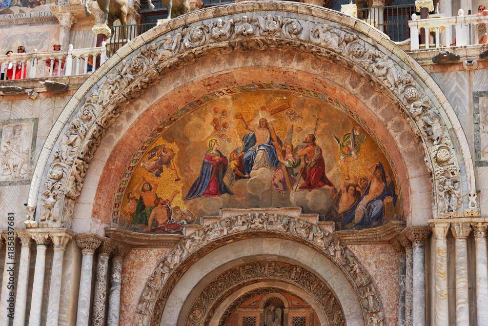 Fototapeta premium Architectural details of the Basilica di San Marco (San Marco Cathedral), Venice, Italy.
