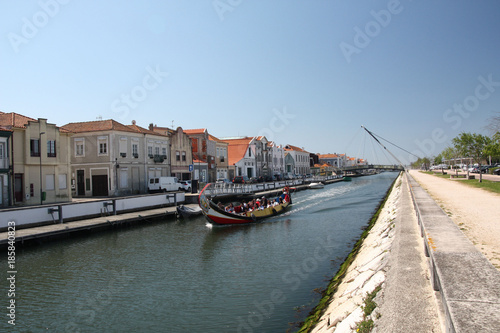Portugal, ballade en moliceiro sur le canal d'Aveiro