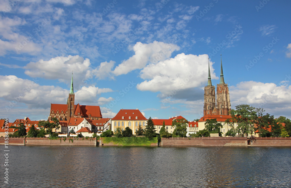 Catedral y río en Wroclaw, Polonia