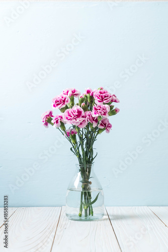 Fototapeta Naklejka Na Ścianę i Meble -  pink spring flower on wooden background