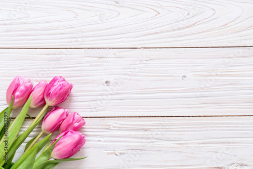 Fototapeta Naklejka Na Ścianę i Meble -  pink tulip flower on wood background
