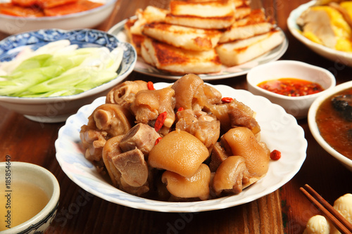 Chinese cuisine - Drunken pig trotters 