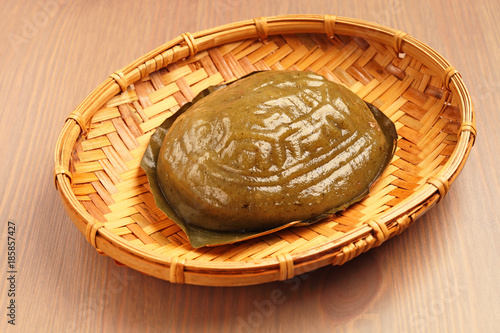 Taiwan's hakka  traditional cuisine - steam mugwort cakes
