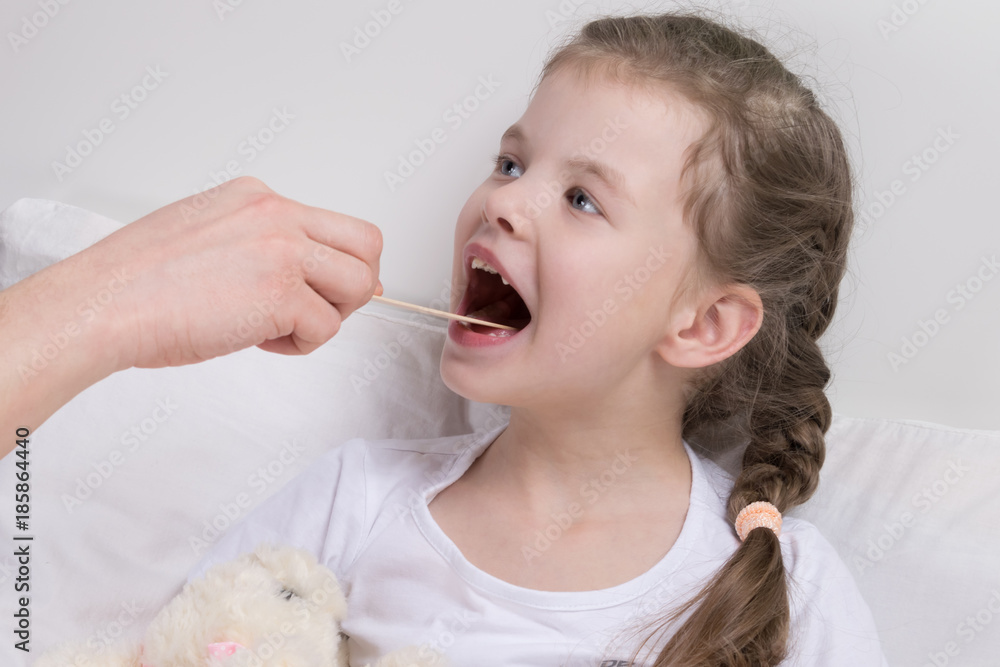 child girl, watching the state of throat, wooden stick child girl, watching the state of throat, wooden stick