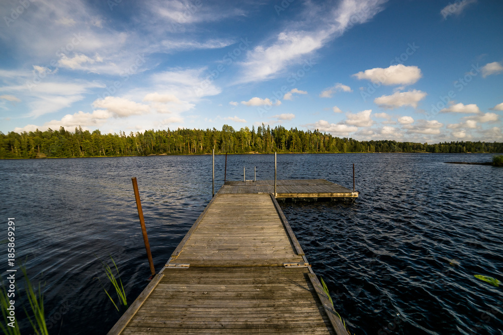 Sonnenuntergang an einem See in Schweden