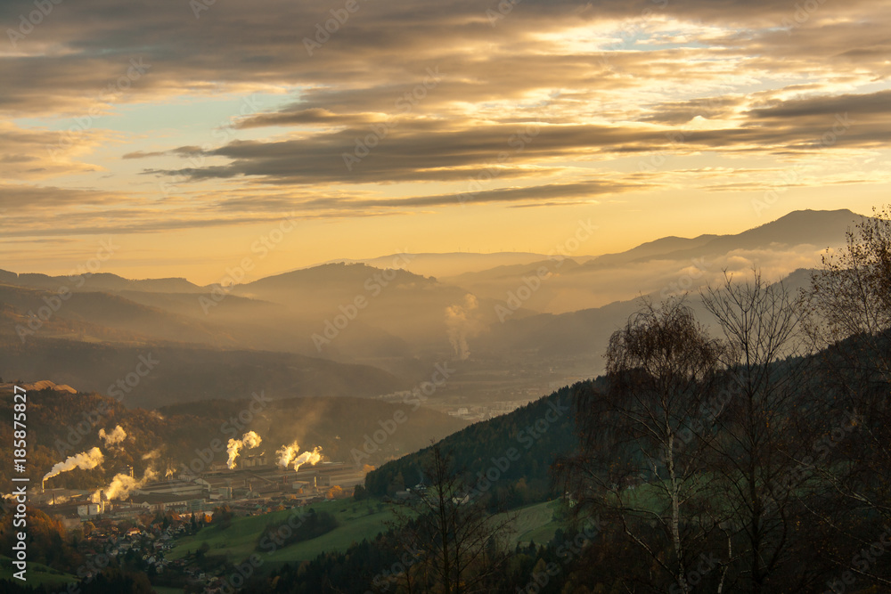 Farbenkräftiger Sonnenaufgang