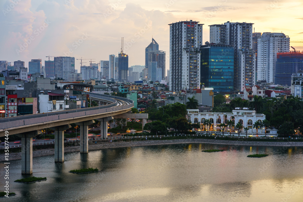 Obraz premium Aerial skyline view of Hanoi. Hanoi cityscape at twilight at Hoang Cau lake