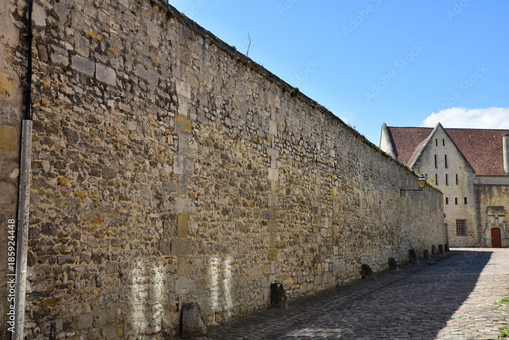 Rempart du vieux Senlis, France