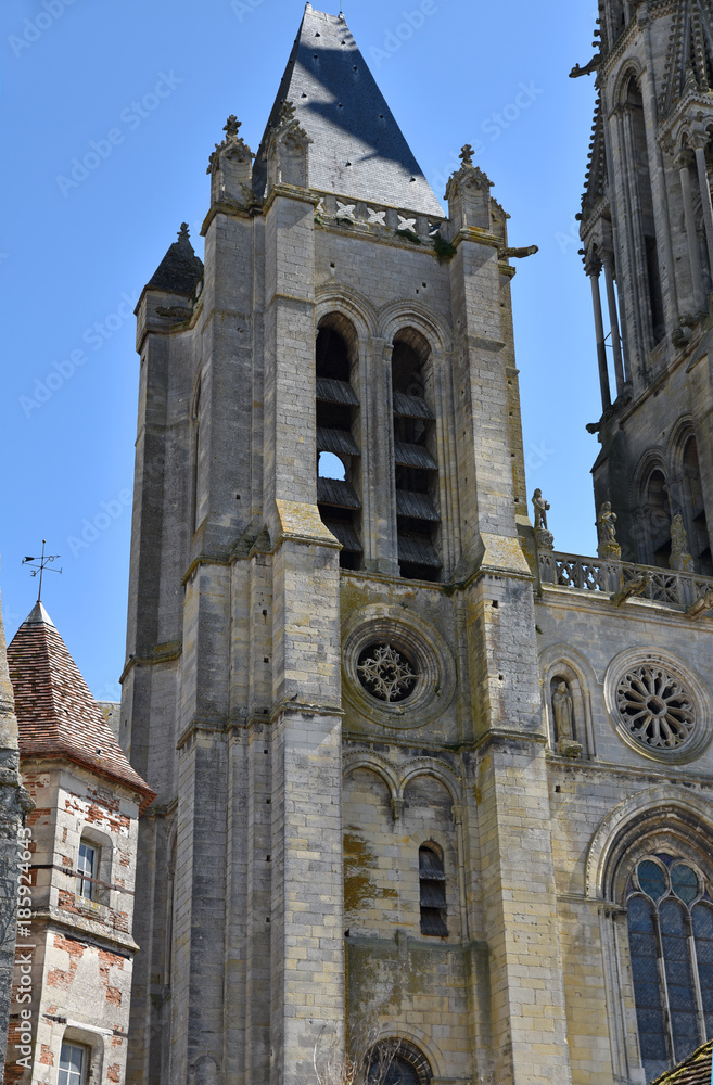 Tour de la cathédrale gothique de Senlis, France