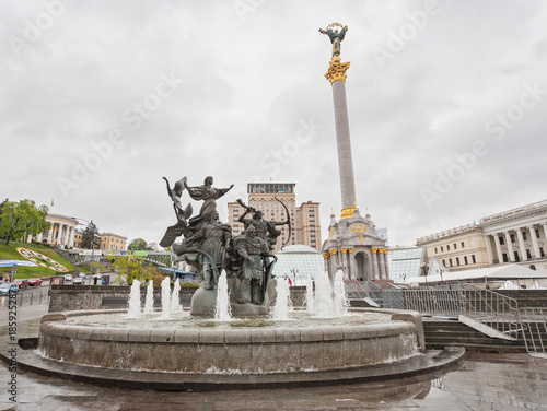 evening on Maidan Nezalezhnosti photo