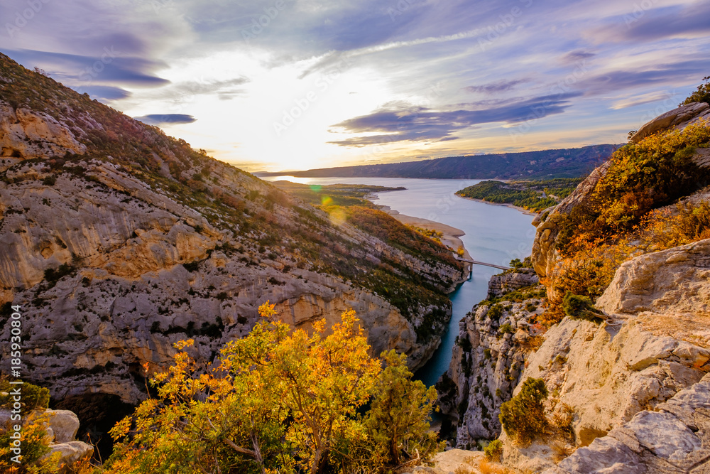 Lac de Sainte-Croix. Coucher de soleil. Provence, France.