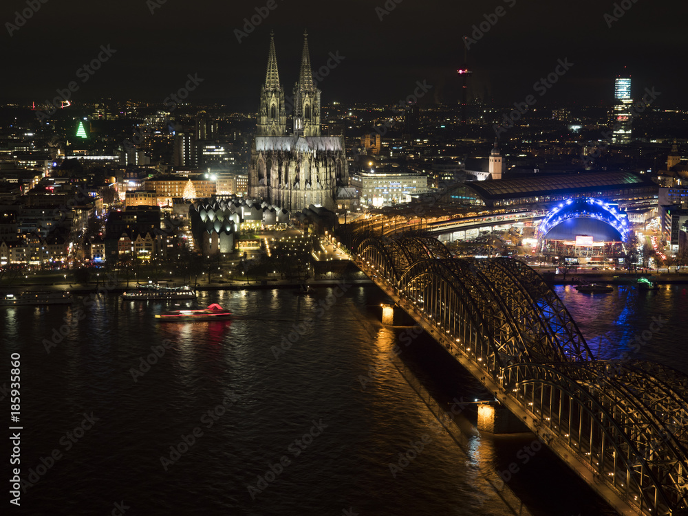 Obraz premium Night cityscape Cologne