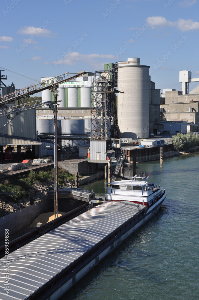 Obraz premium Industrie bei Mainz