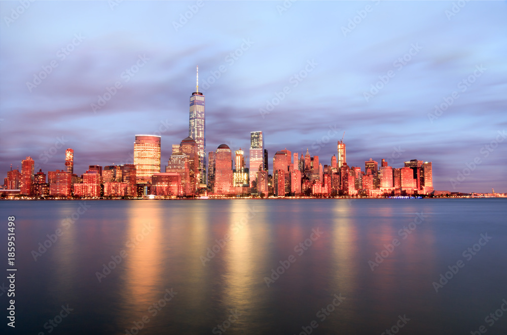 Fototapeta premium New York City Twilight Skyline