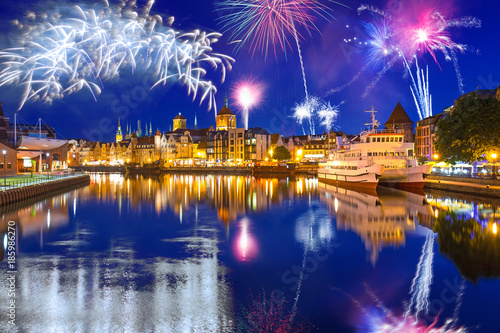 New Year fireworks display over Motlawa river in Gdansk, Poland © Patryk Kosmider