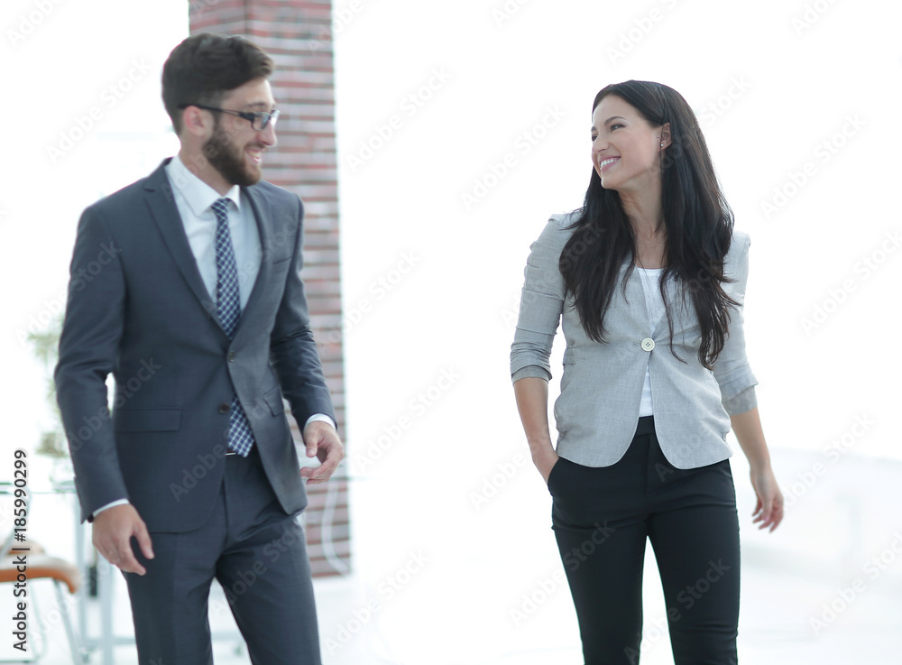 senior manager talks to the employee of the company senior manager talks to the employee of the company