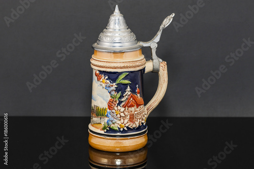 Fotografi left side of a German beer stein souvnier from the 1950's
