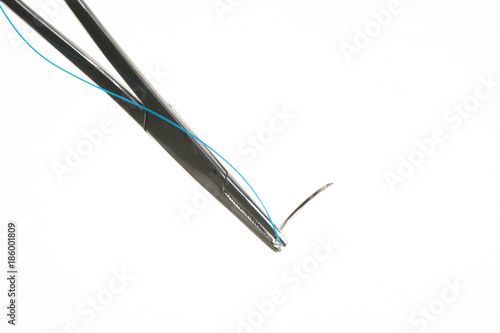 NEEDLE HOLDER AND SUTURE