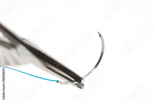 NEEDLE HOLDER AND SUTURE