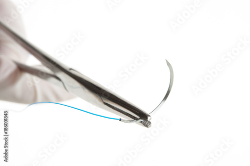 NEEDLE HOLDER AND SUTURE