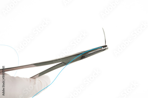 NEEDLE HOLDER AND SUTURE