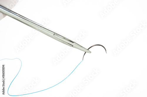 NEEDLE HOLDER AND SUTURE