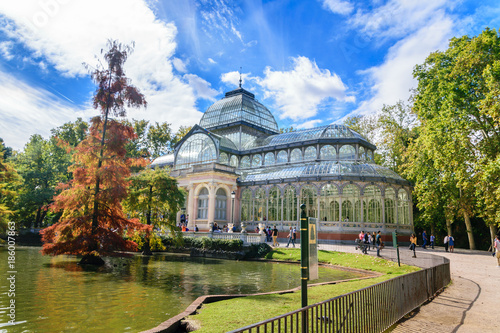 Arquitectura del edificio del palacio de Cristal en el parque del Retiro, Madrid