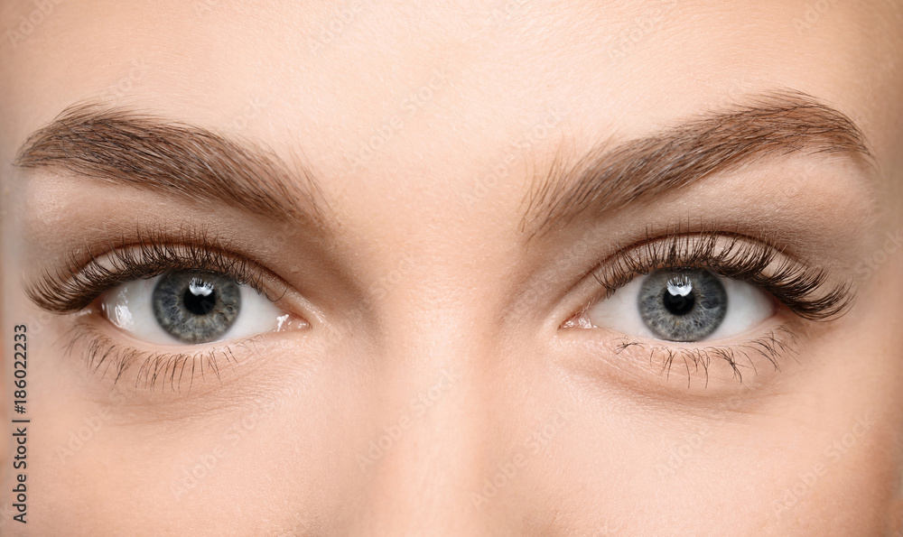 Stockfoto med beskrivningen Beautiful female eyes with long eyelashes ...