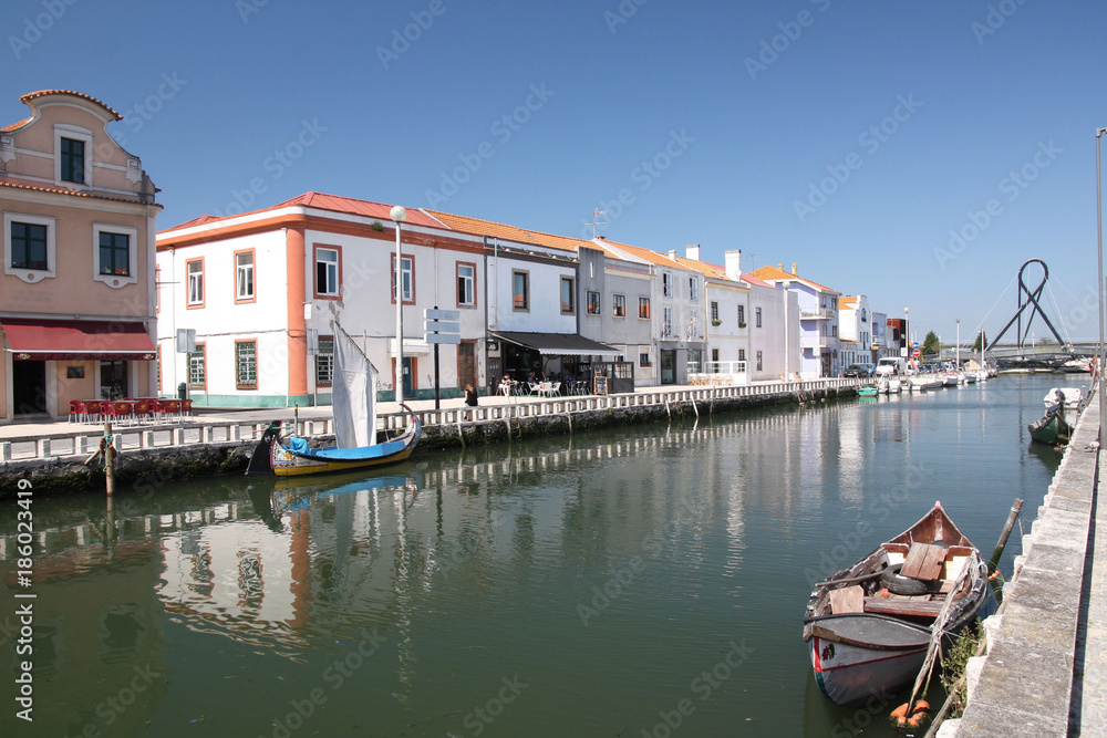 Portugal, sortie du canal vers la saline d'Aveiro