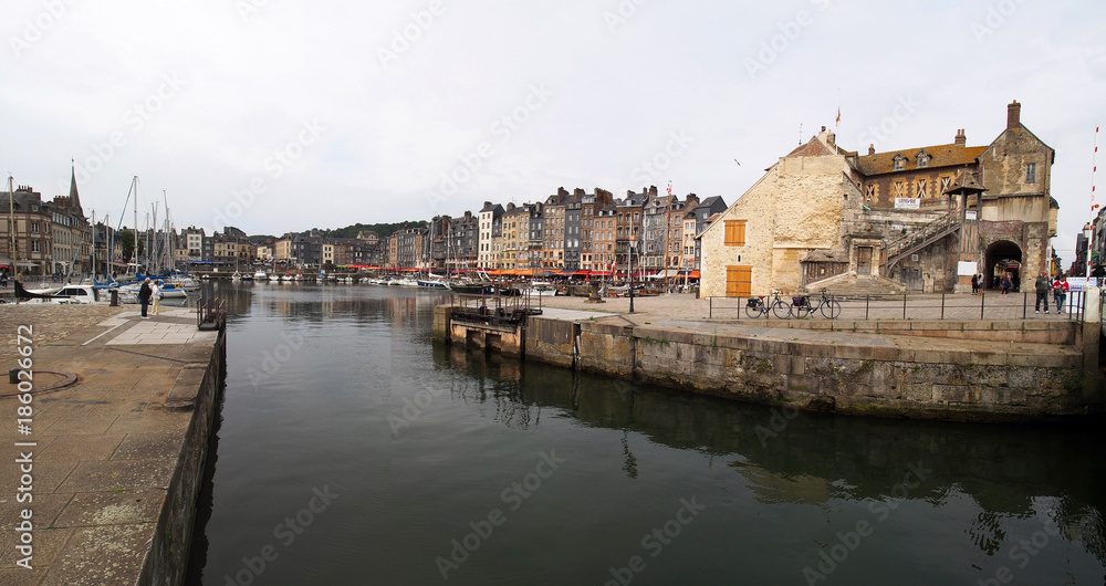 Honfleur - französische Gemeinde und Hafenstadt im Département Calvados in der Normandie 
