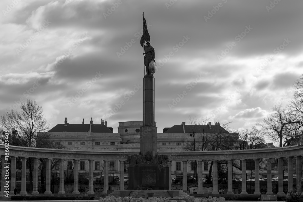 Obraz premium Schwarzenbergplatz, Wien, 2017, Russendenkmal