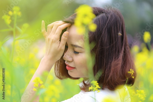 アオザイを着た女性