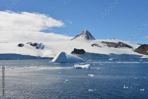 Antarctica cruise - snowy mountains