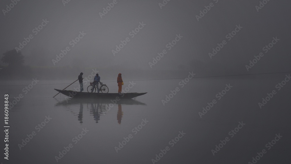 Naklejka premium foggy winter Morning