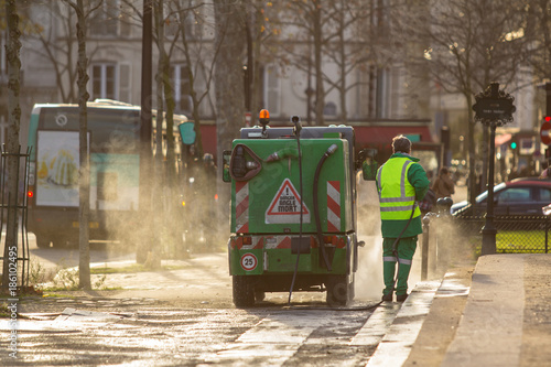 Fototapeta Naklejka Na Ścianę i Meble -  Worker removing garbage