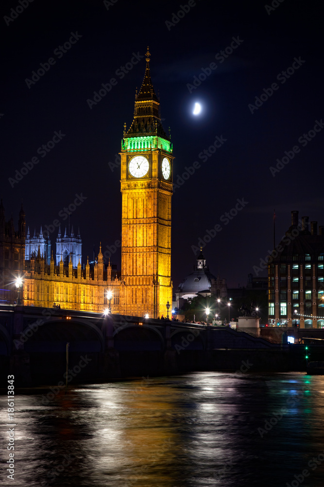 Fototapeta premium London cityscape with Westminster Bridge and Elizabeth Tower or Big Ben at night