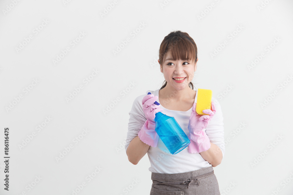 エプロン姿の女性・白バック