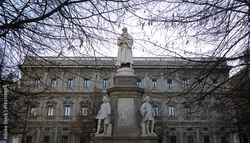 Fototapeta premium Leonardo Monument in Milan